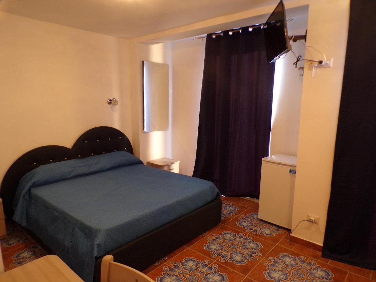 Nuova Aurora Rent Rooms Роккалумера Екстер'єр фото