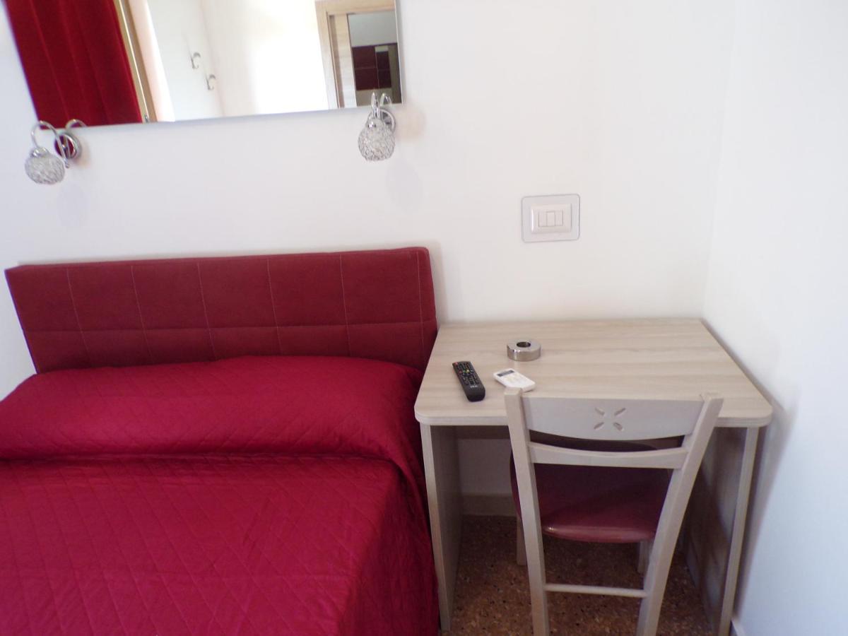 Nuova Aurora Rent Rooms Роккалумера Екстер'єр фото