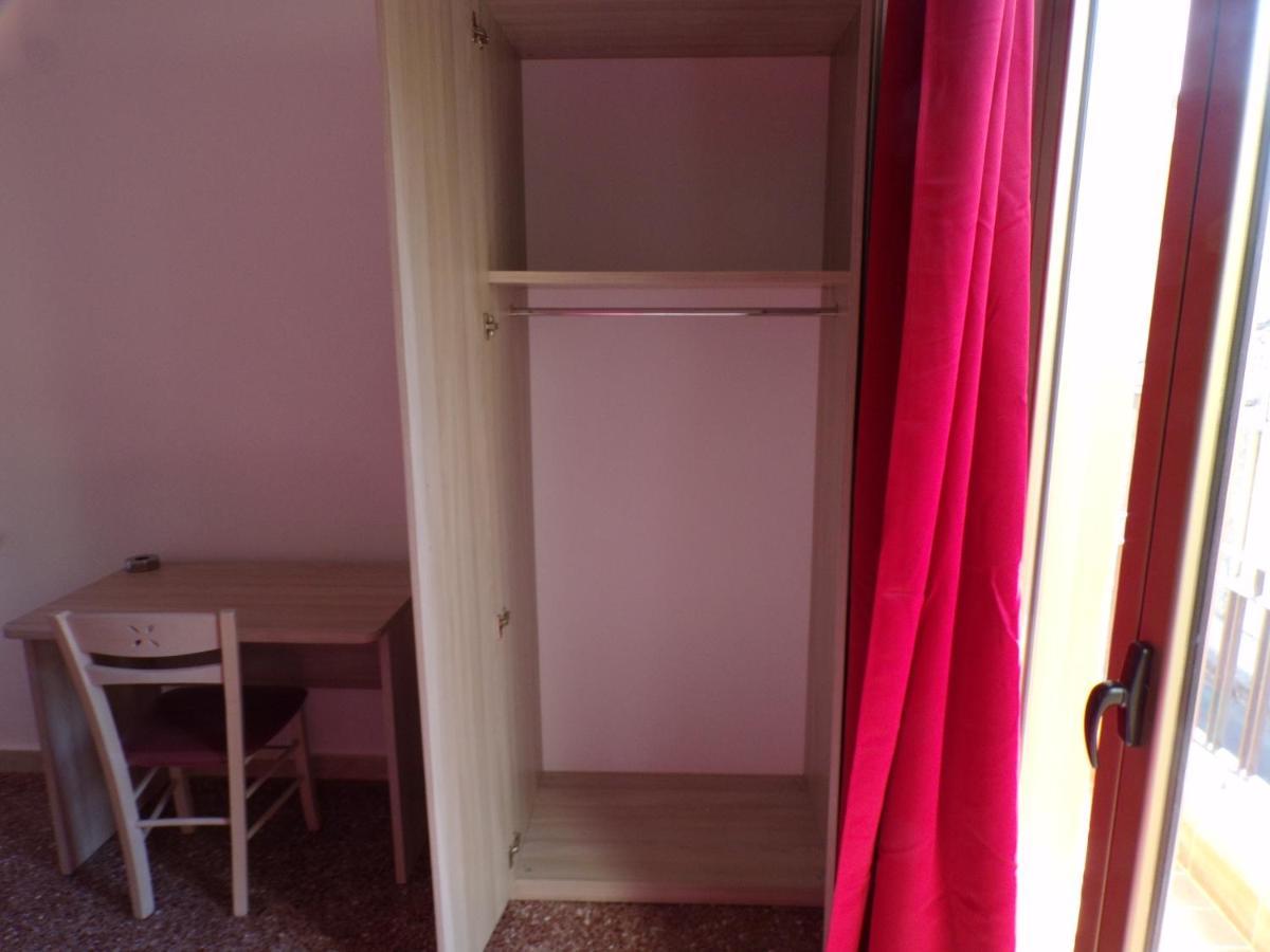 Nuova Aurora Rent Rooms Роккалумера Екстер'єр фото