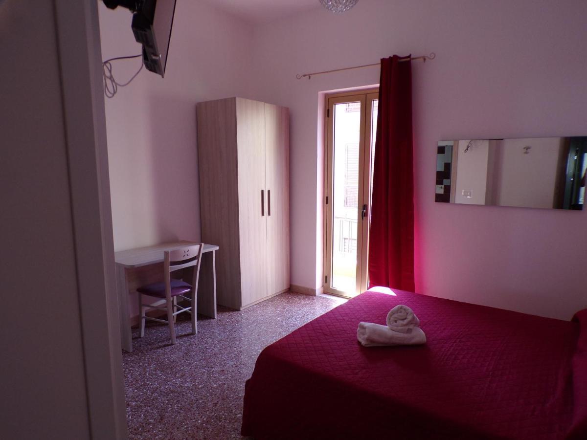 Nuova Aurora Rent Rooms Роккалумера Екстер'єр фото