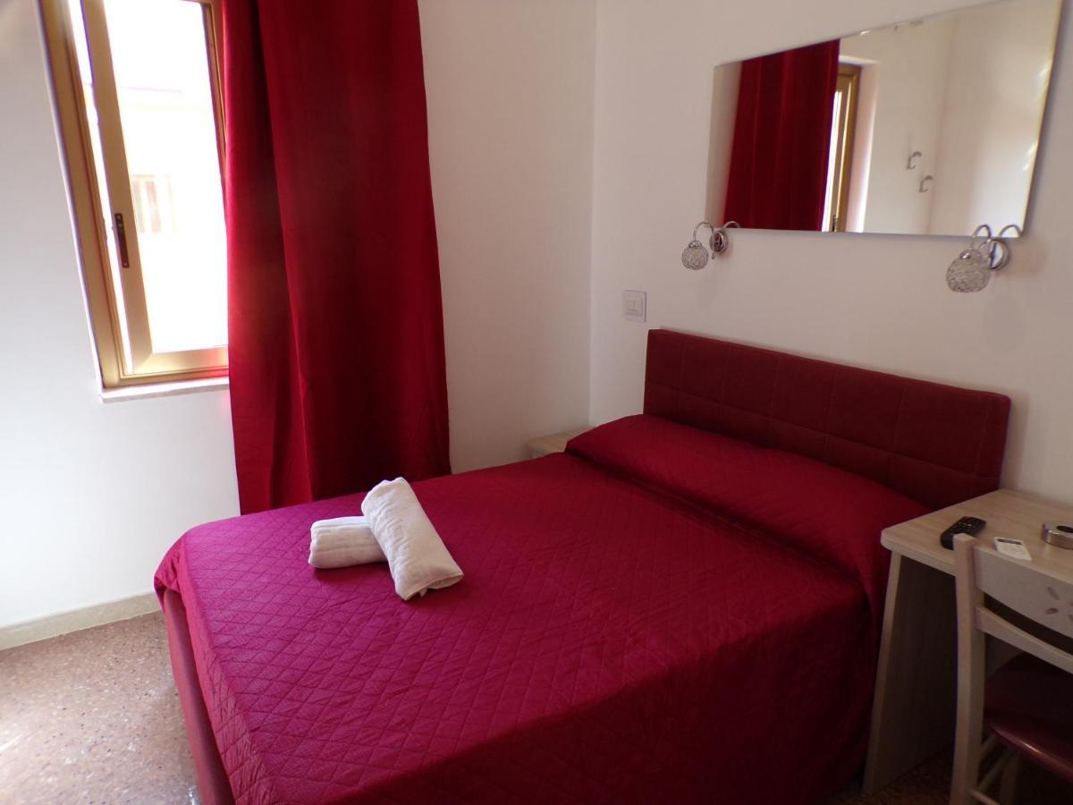 Nuova Aurora Rent Rooms Роккалумера Екстер'єр фото