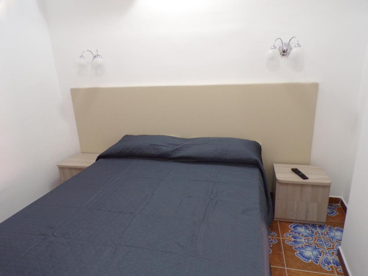 Nuova Aurora Rent Rooms Роккалумера Екстер'єр фото