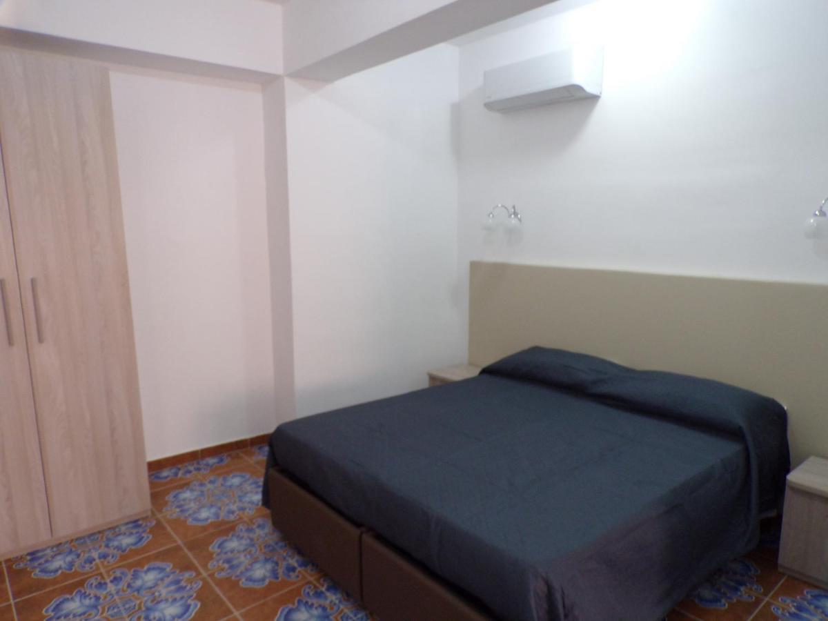 Nuova Aurora Rent Rooms Роккалумера Екстер'єр фото