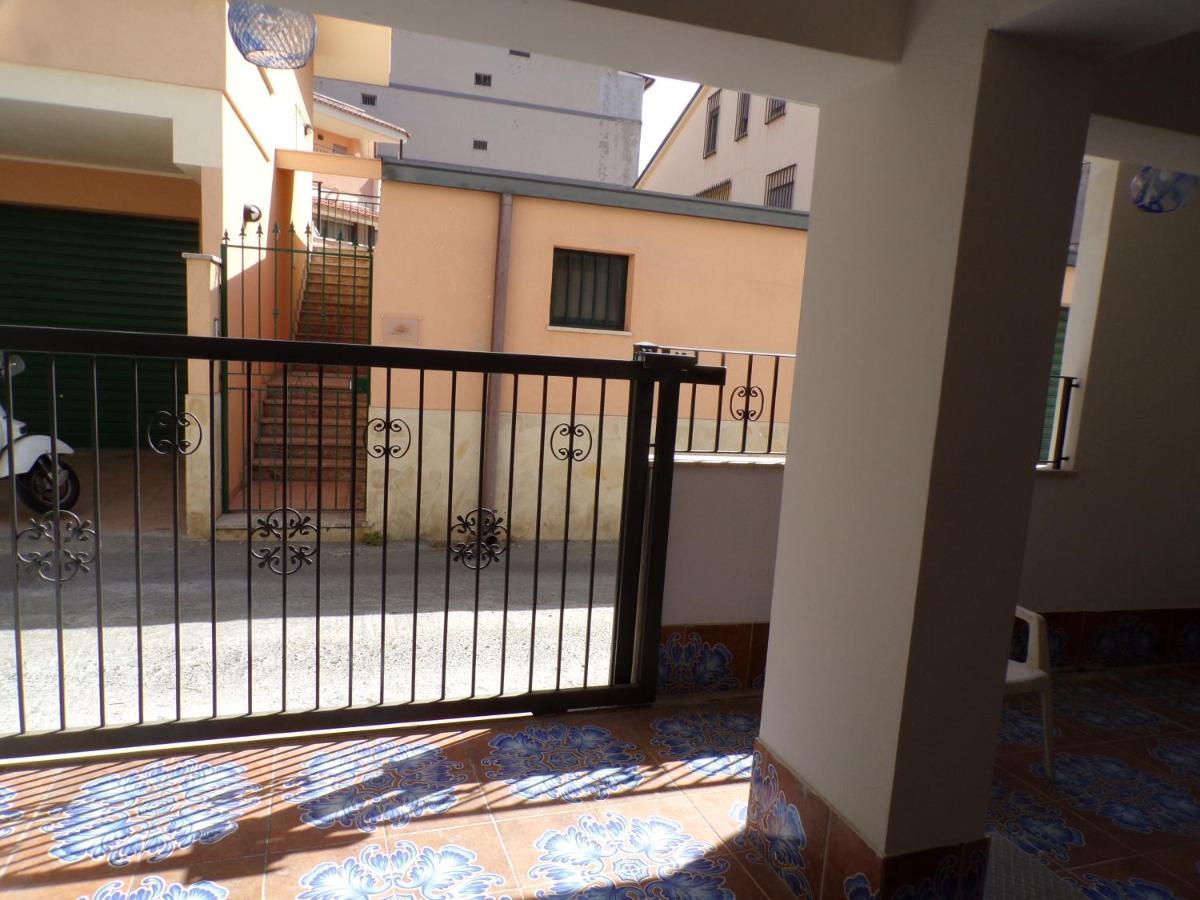 Nuova Aurora Rent Rooms Роккалумера Екстер'єр фото