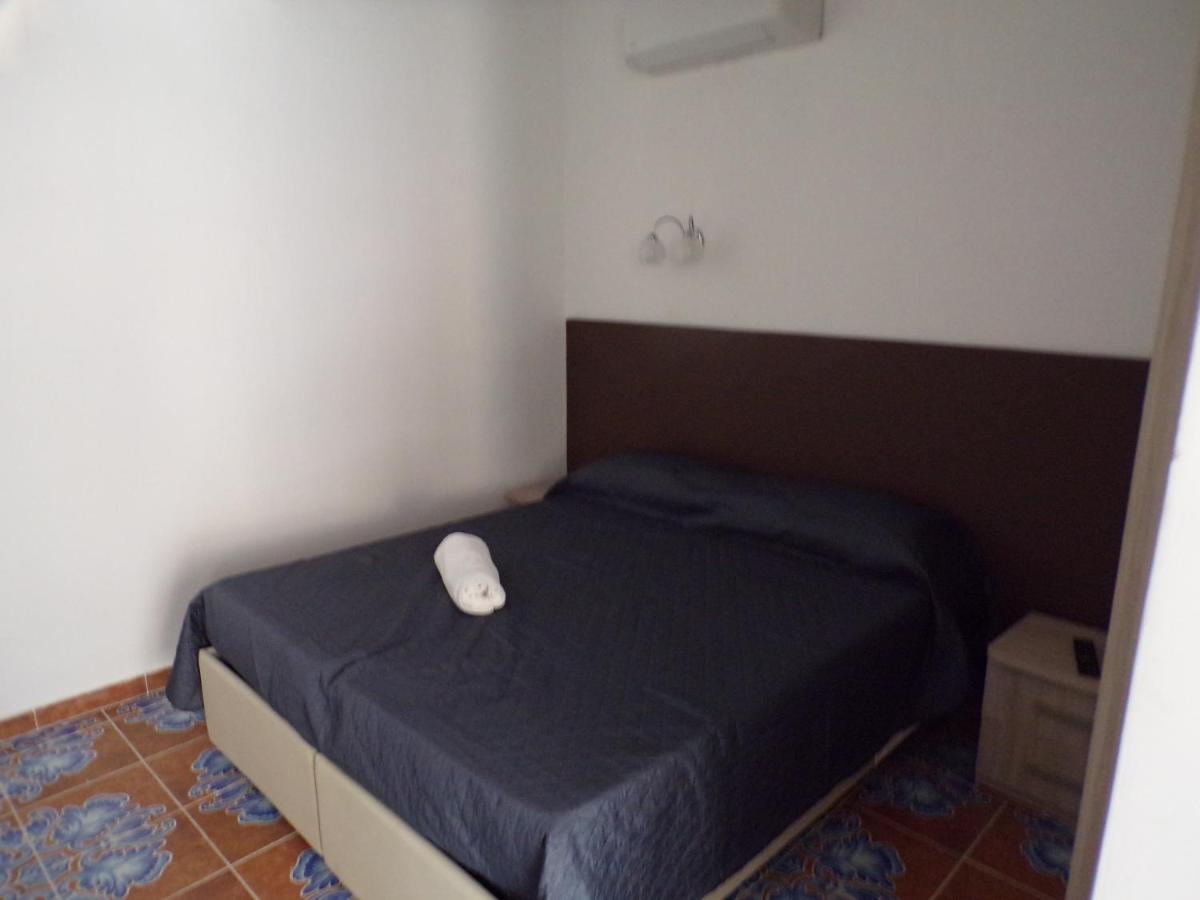 Nuova Aurora Rent Rooms Роккалумера Екстер'єр фото