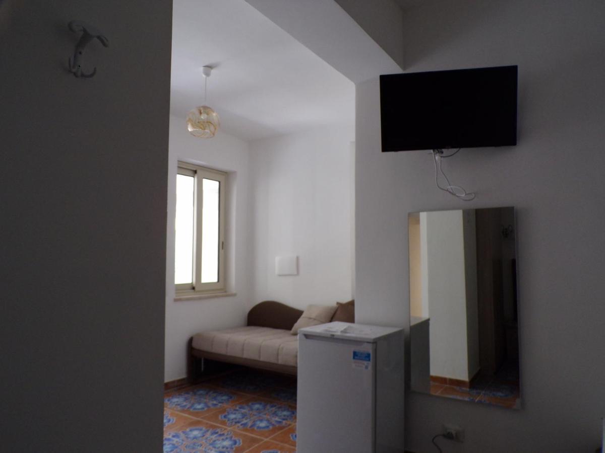 Nuova Aurora Rent Rooms Роккалумера Екстер'єр фото