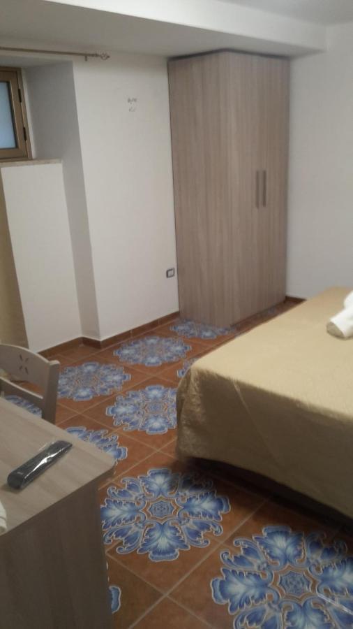 Nuova Aurora Rent Rooms Роккалумера Екстер'єр фото