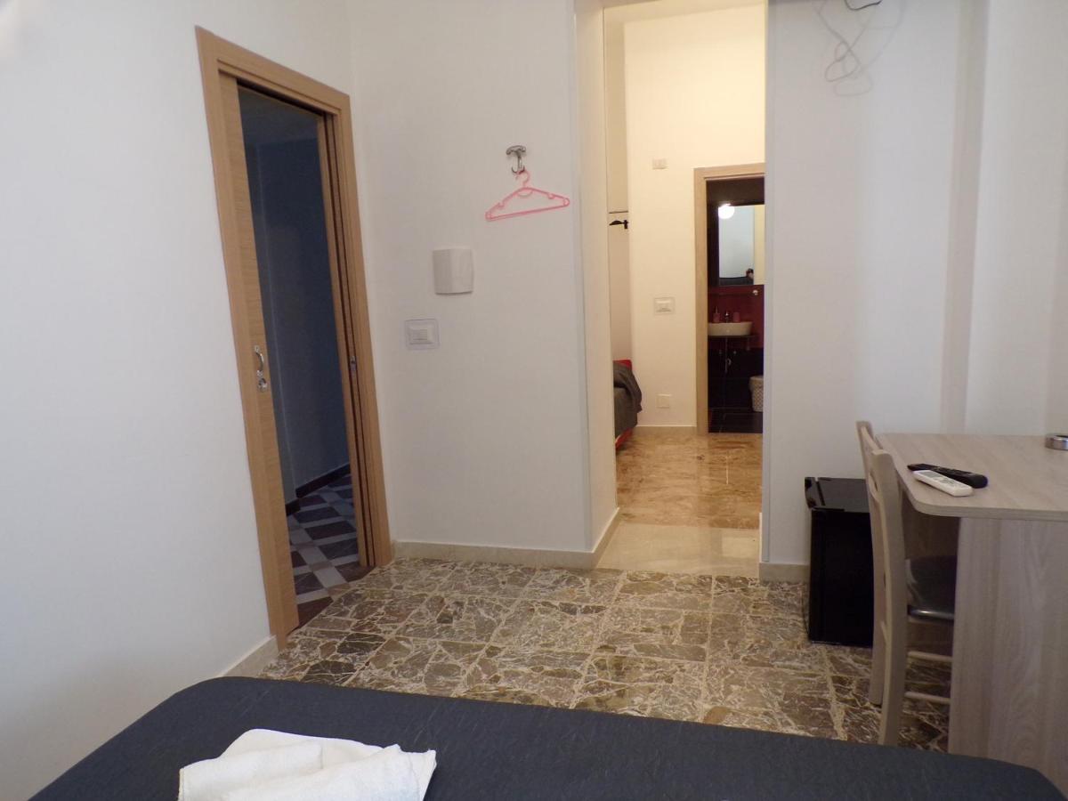 Nuova Aurora Rent Rooms Роккалумера Екстер'єр фото
