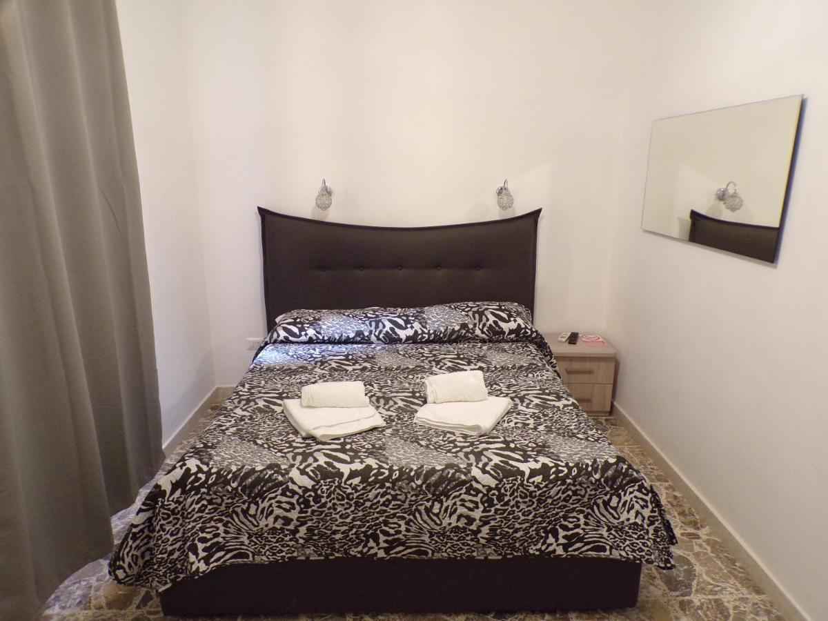 Nuova Aurora Rent Rooms Роккалумера Екстер'єр фото