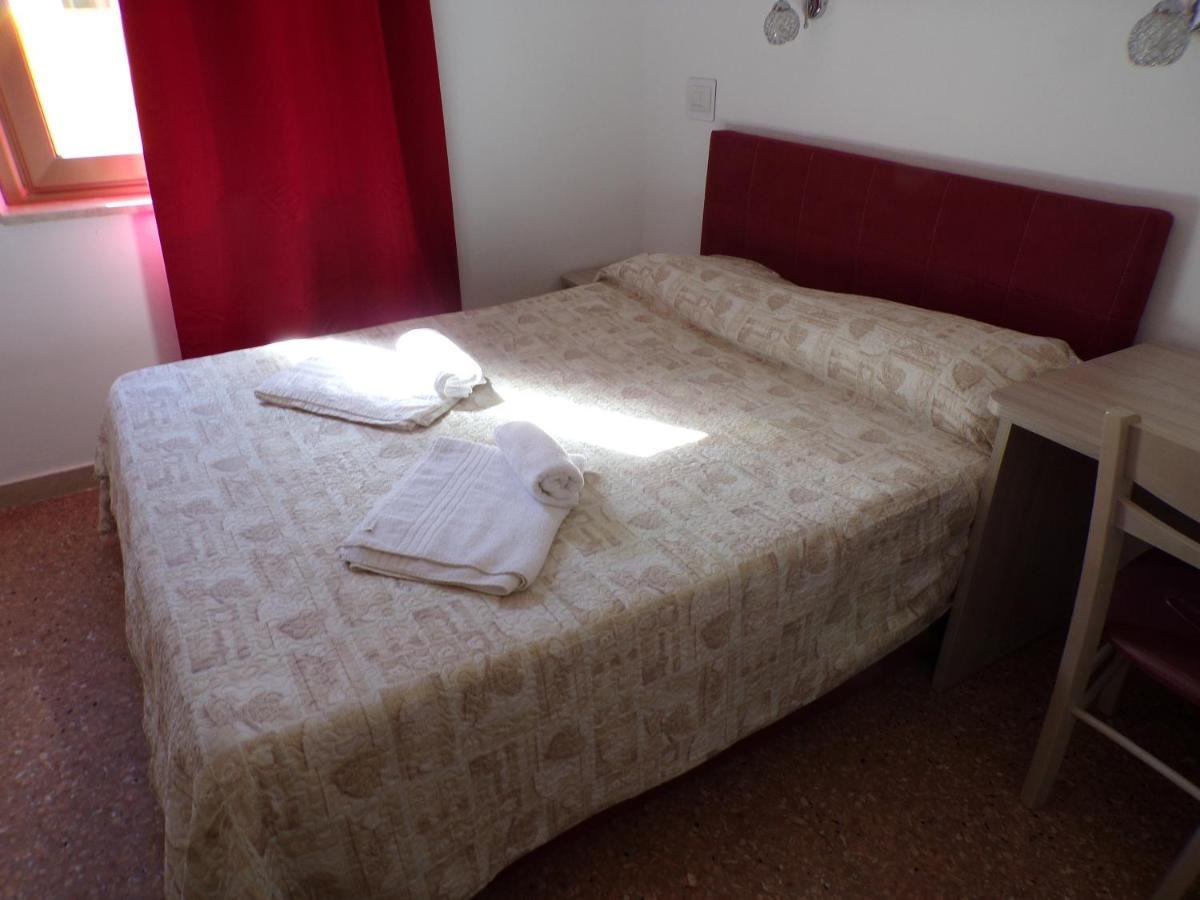 Nuova Aurora Rent Rooms Роккалумера Екстер'єр фото