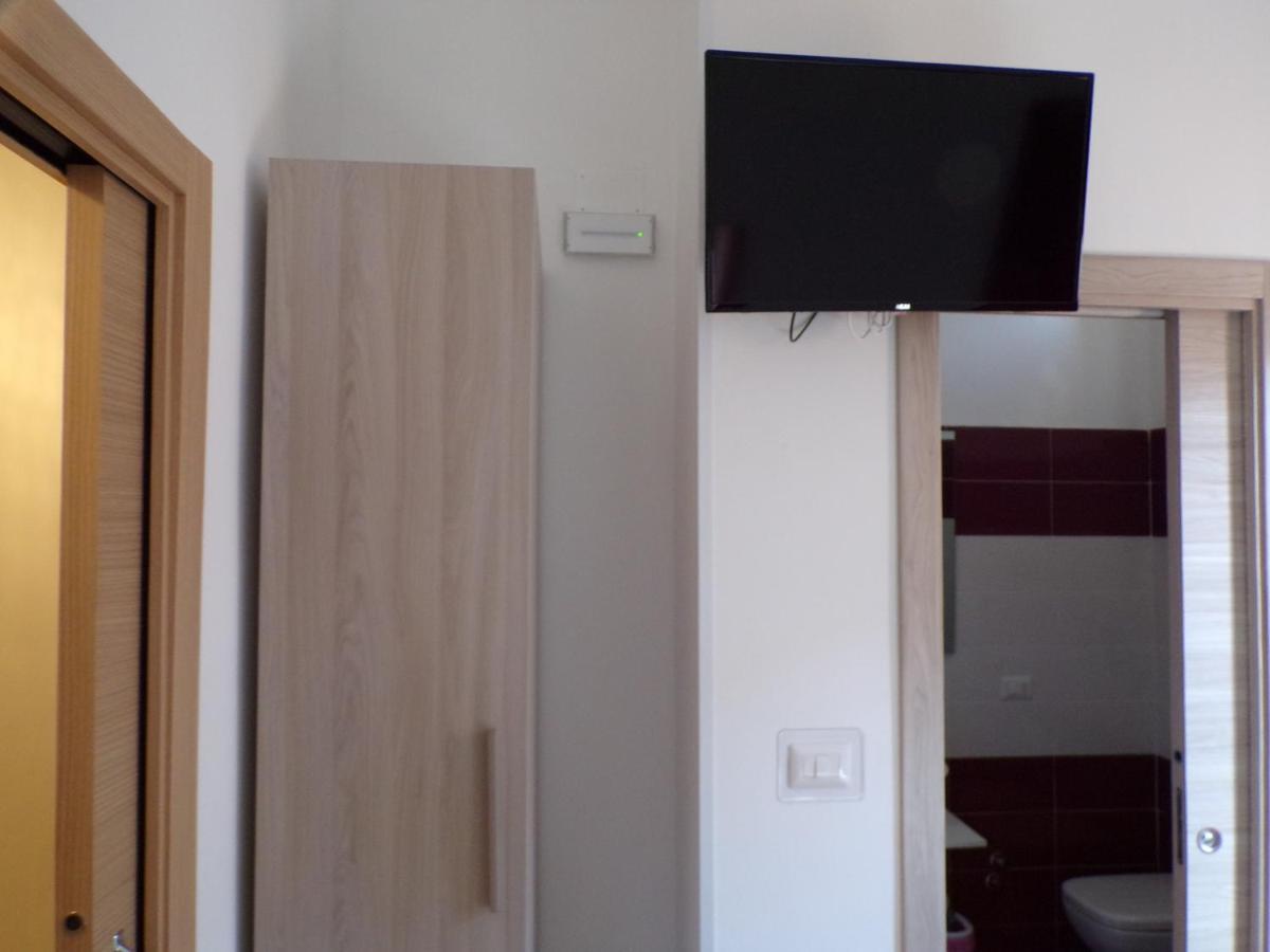 Nuova Aurora Rent Rooms Роккалумера Екстер'єр фото